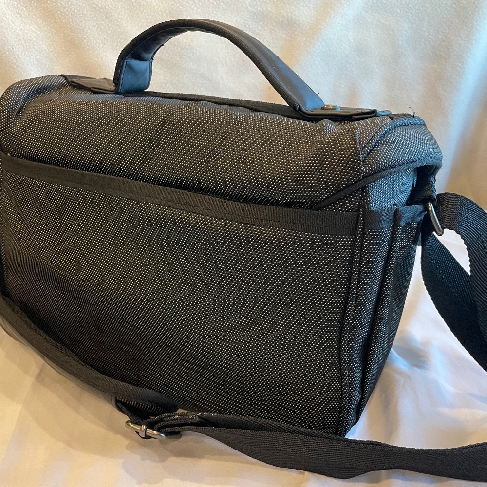 Nikon Camera Bag Including Assorted Lens Cleaning Supplies. CLEAN, EXCELLENT! - Picture 3 of 9